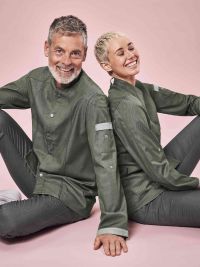 Ausgefallene Damen Kochjacke in Olivgrün mit Bikerstyle, Stehkragen und Druckknöpfen